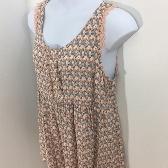 Looking Easy and Breezy - Picture 3 of 8